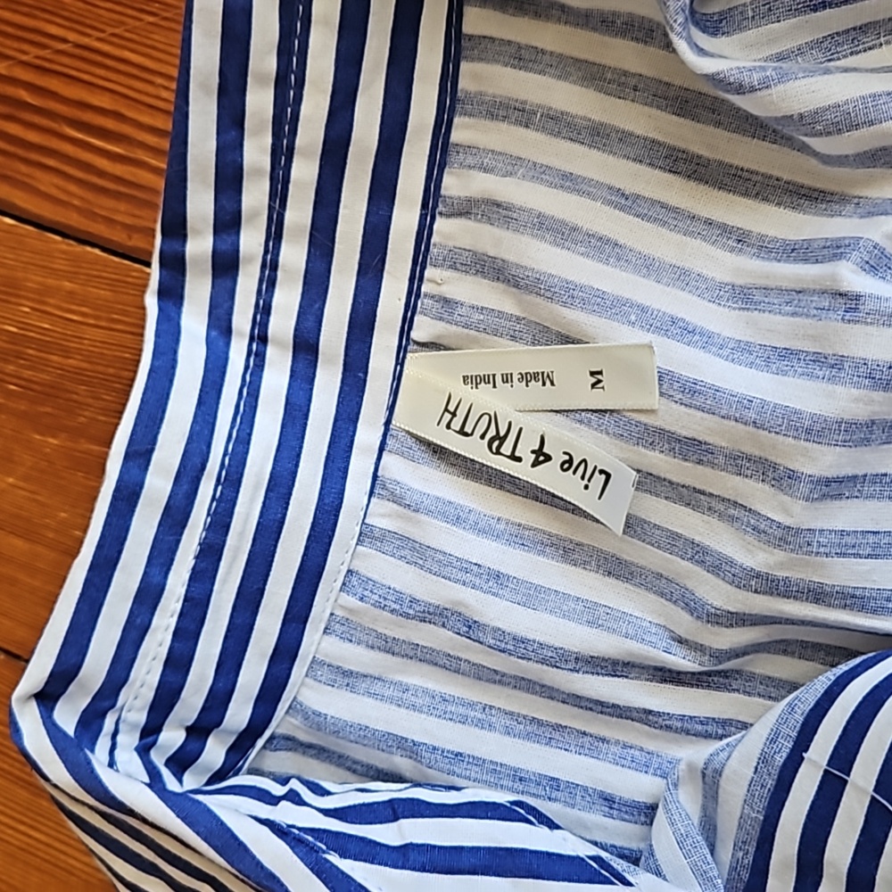 Button down - Picture 3 of 3